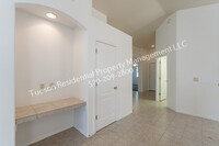 2439 W Rousseau St photo'