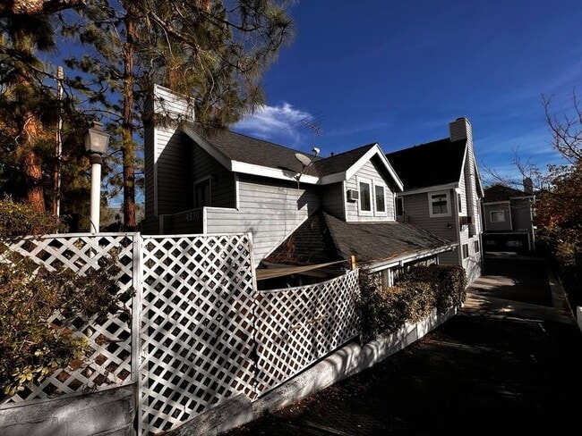 4530 Whitsett Ave