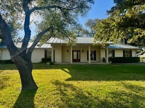 101 Southern Spur in Horseshoe Bay, TX - Building Photo - Building Photo