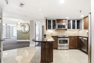 400 E Colonial Dr in Orlando, FL - Building Photo - Building Photo