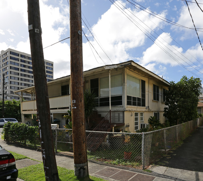 728 Hoawa St in Honolulu, HI - Building Photo - Building Photo