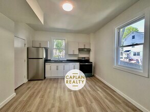 121 Spring St, Unit 1 in New Haven, CT - Building Photo - Building Photo