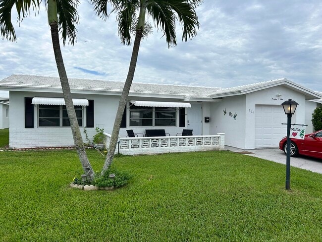 1904 SW 13th Way in Boynton Beach, FL - Building Photo - Building Photo