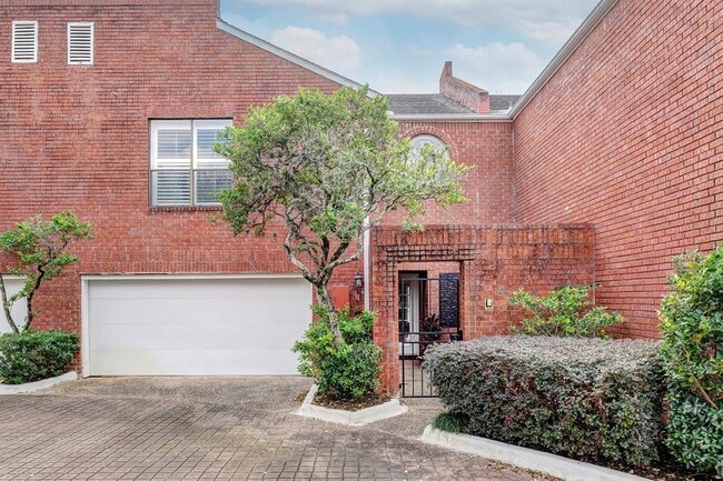 property at 4 Rutgers Pl