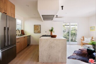 1016 Manzanita St in Los Angeles, CA - Building Photo - Building Photo