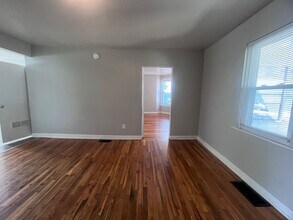 1436 Broadway Ave NW in Grand Rapids, MI - Building Photo - Building Photo