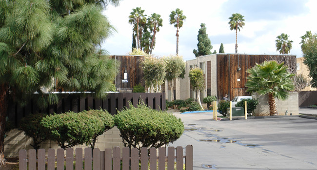 Mollison Townhouses in El Cajon, CA - Foto de edificio - Building Photo