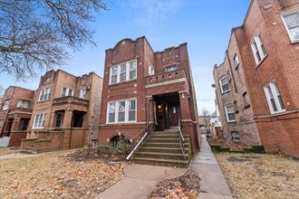 5023 W Agatite Ave, Unit 1 in Chicago, IL - Foto de edificio - Building Photo