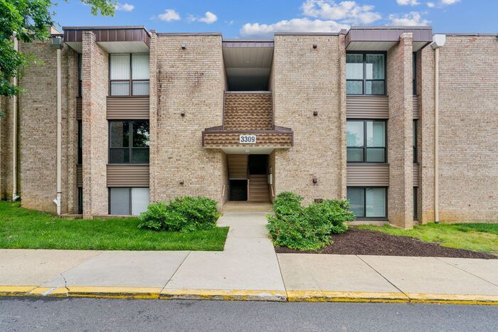 3309 Huntley Sq Dr in Temple Hills, MD - Building Photo