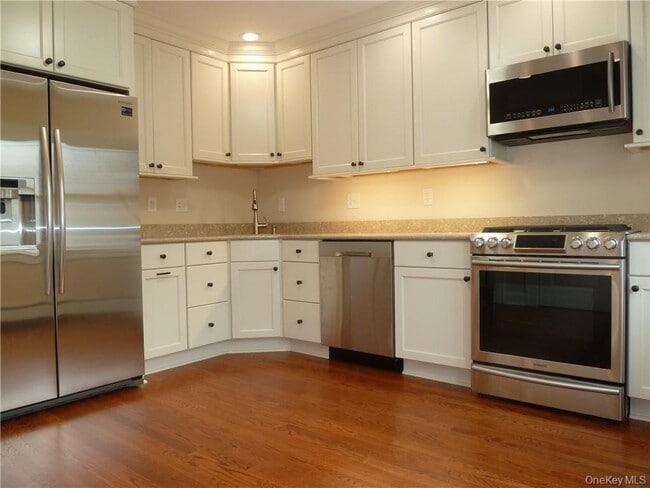 70 Theodore Fremd Ave in Rye, NY - Building Photo - Building Photo