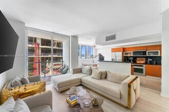 244 Biscayne Blvd, Unit 1808 in Miami, FL - Building Photo - Building Photo