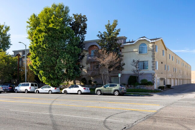 7045 Woodley Ave in Van Nuys, CA - Building Photo - Primary Photo