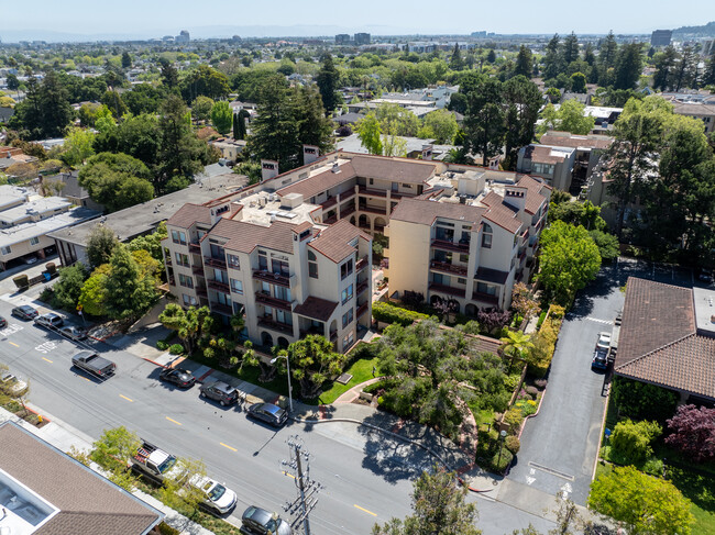 Royal Oaks in San Mateo, CA - Foto de edificio - Building Photo