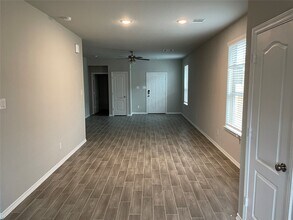 827 Redinger Ridge Dr in Huffman, TX - Building Photo - Building Photo