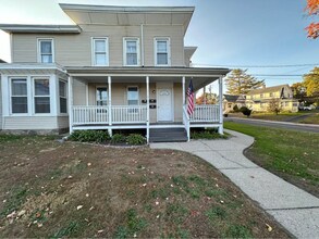 5 Lake Ave in Danbury, CT - Foto de edificio - Building Photo