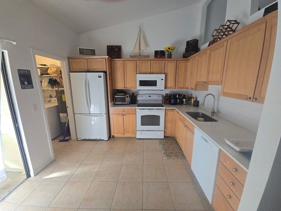 402 Lakewood Ct in Jupiter, FL - Building Photo