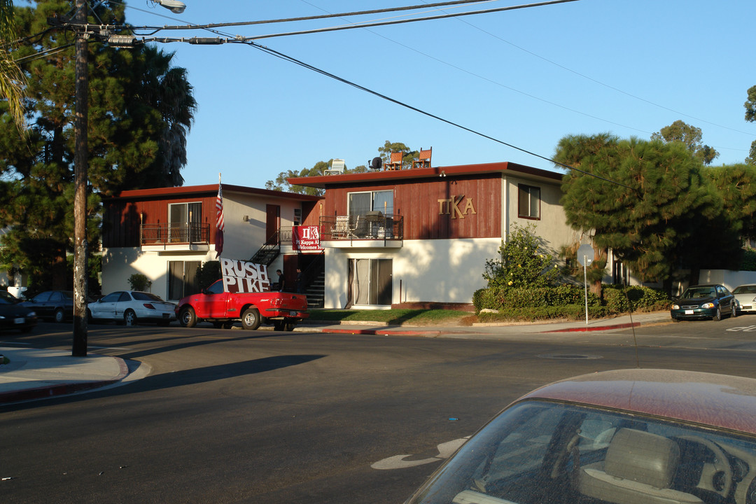 760 Embarcadero Del Norte in Goleta, CA - Building Photo