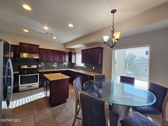 777 Aislaby St in Horizon City, TX - Building Photo - Building Photo