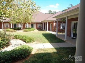 7041 Somerset Springs Dr, Unit 60 in Charlotte, NC - Building Photo