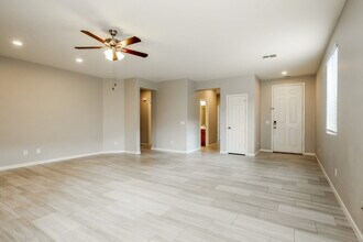 5439 W Fetlock Trail in Phoenix, AZ - Building Photo - Building Photo