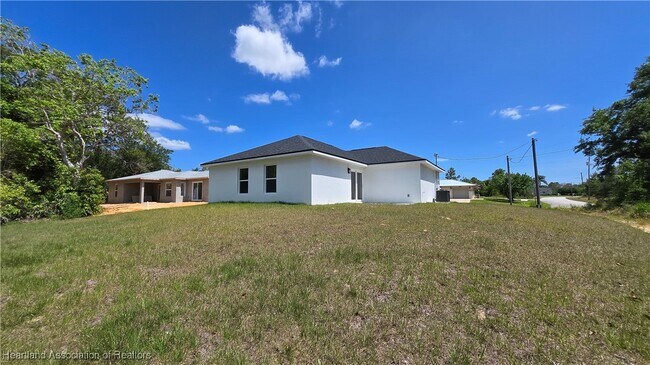 339 E Waterway Ave NW in Lake Placid, FL - Building Photo - Building Photo