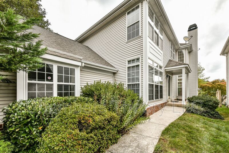 9804 Bolton Village Ct in Fairfax, VA - Building Photo