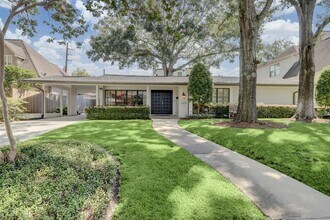 1107 Briarmead Dr in Houston, TX - Building Photo - Building Photo