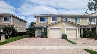 5910 Royal - in Tamarac, FL - Building Photo