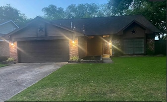 3043 The Highlands Dr in Sugar Land, TX - Building Photo