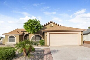 6320 W Port Royale Ln in Glendale, AZ - Building Photo