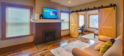 11433 Ashbury Ave, Unit 14 in Cleveland, OH - Foto de edificio - Building Photo