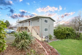 Amelia Apartments in Seatac, WA - Building Photo - Building Photo