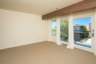 1076 Miramar St in Laguna Beach, CA - Building Photo - Building Photo