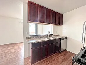 14746 Delano St in Los Angeles, CA - Foto de edificio - Building Photo