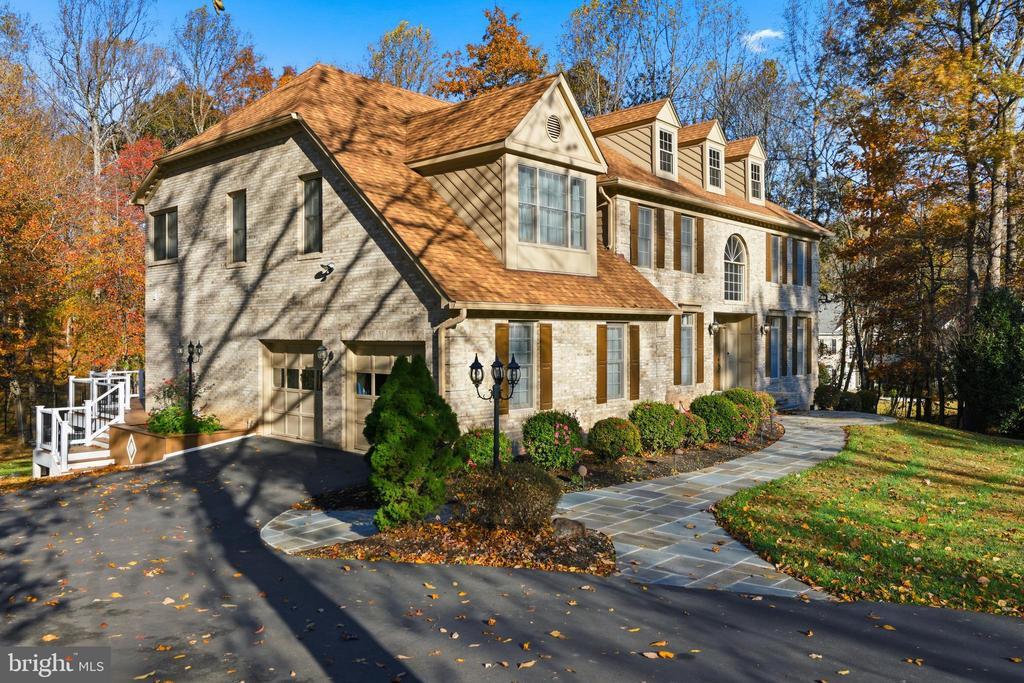 18136 Hayloft Dr in Derwood, MD - Building Photo