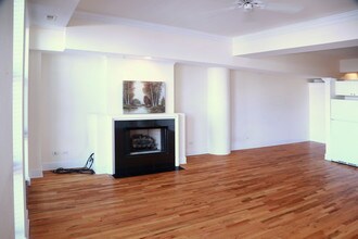 165 N Canal St, Unit 1005 in Chicago, IL - Foto de edificio - Building Photo