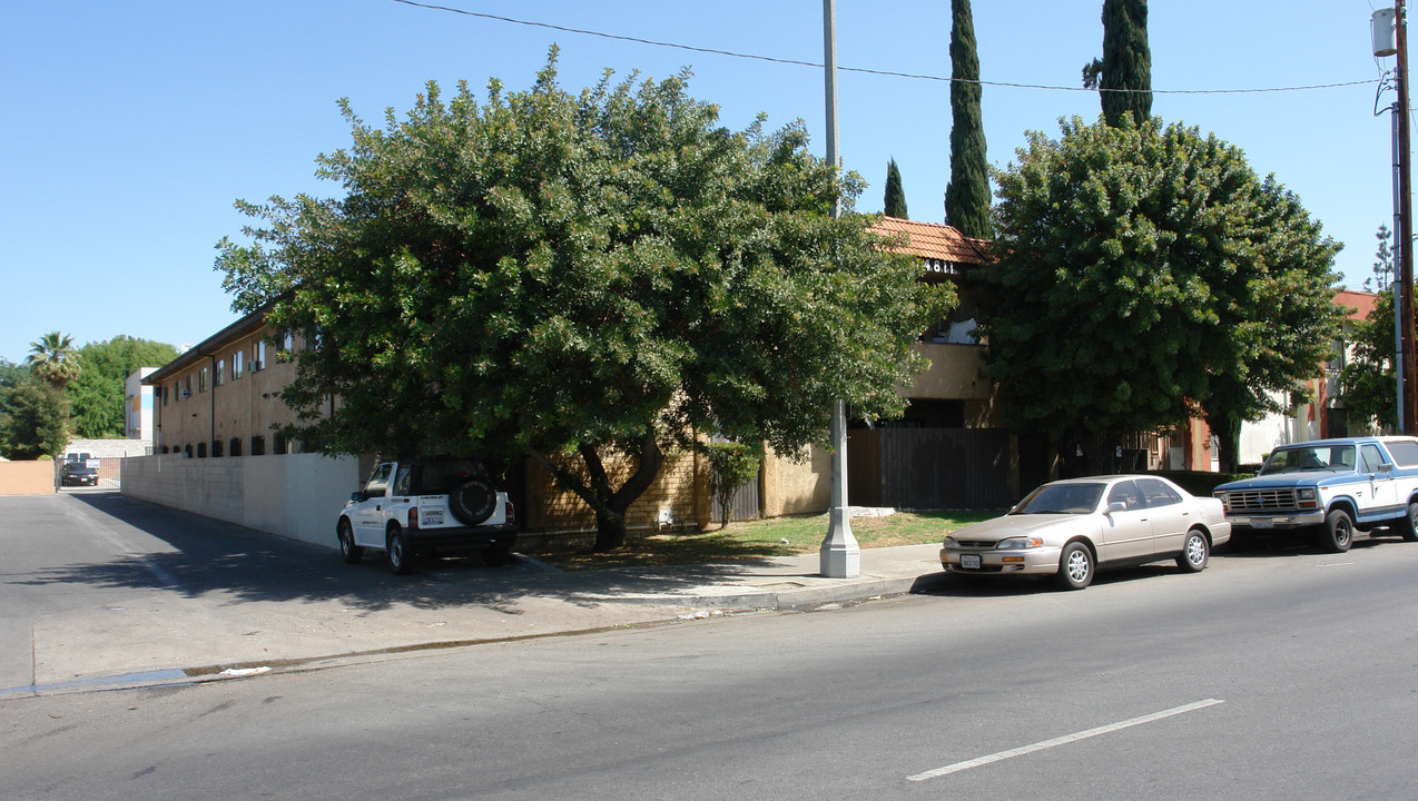 14811 Parthenia St in Panorama City, CA - Foto de edificio