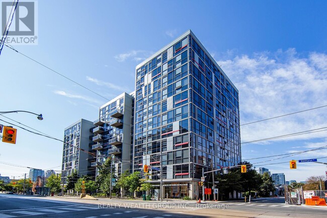 60-260 Bathurst St