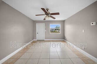5458 Fifth Ave in Ft. Myers, FL - Building Photo - Building Photo