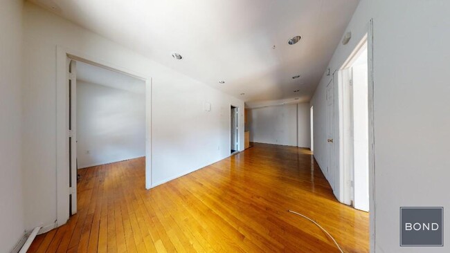 139 E 12th St in New York, NY - Building Photo - Building Photo