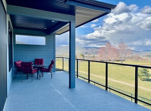 975 Mt Burnham Rd in Vernon, BC - Building Photo - Building Photo