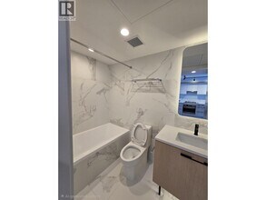 5189 Earles St in Vancouver, BC - Building Photo - Building Photo