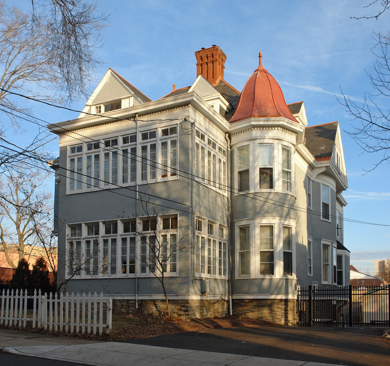 1104 Cross Ln in Cincinnati, OH - Building Photo