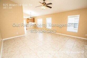 925 Windton Oak Dr in Ruskin, FL - Building Photo - Building Photo