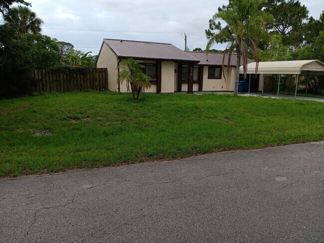 530 Escarole St SE in Palm Bay, FL - Building Photo - Building Photo