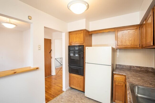 Greenfield Gardens in Edison, NJ - Building Photo - Building Photo