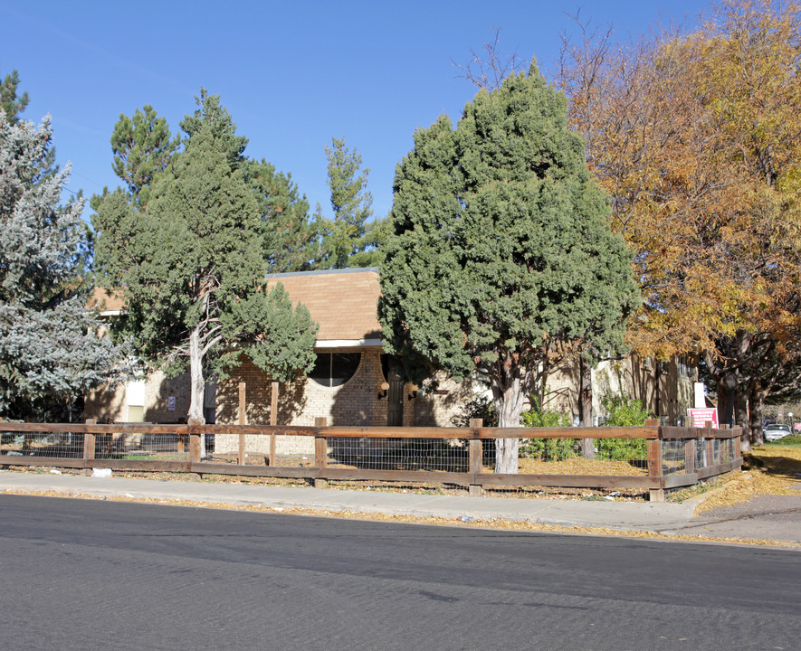 The Chalet Apartments in Aurora, CO - Building Photo