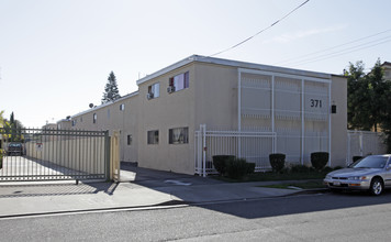 371 Avocado St in Costa Mesa, CA - Foto de edificio - Building Photo