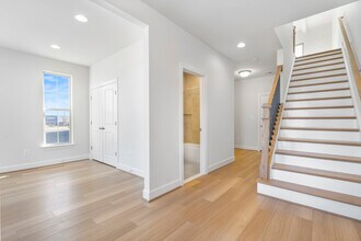 20677 Williamsport Pl in Ashburn, VA - Foto de edificio - Building Photo