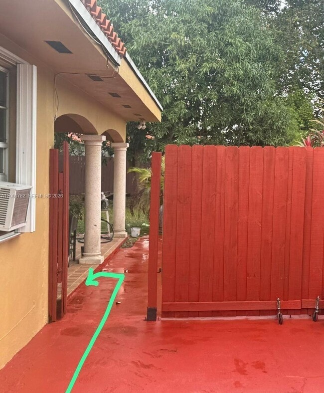 7175 SW 23rd St in Miami, FL - Building Photo - Building Photo